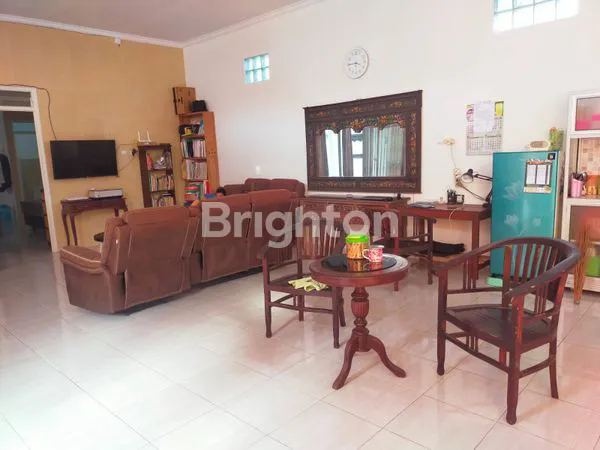 image DIJUAL RUMAH BESAR DENGAN KOLAM RENANG PRIBADI, DEKAT JALAN MAGELANG DAN DEKAT KE HOTEL HAYTT. (7)