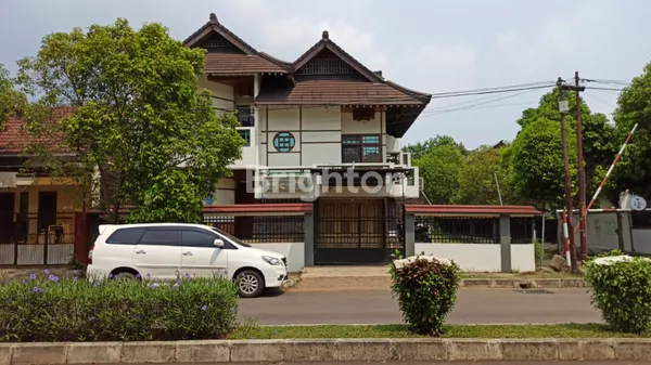 RUMAH DI PERUMAHAN RESINDA KARAWANG