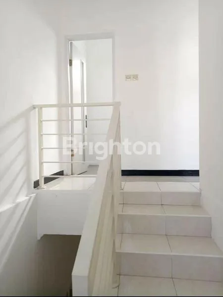 image RUMAH 2 LANTAI BERSIH SIAP HUNI SENTRAL RUNGKUT MEPET UPN MERR (3)