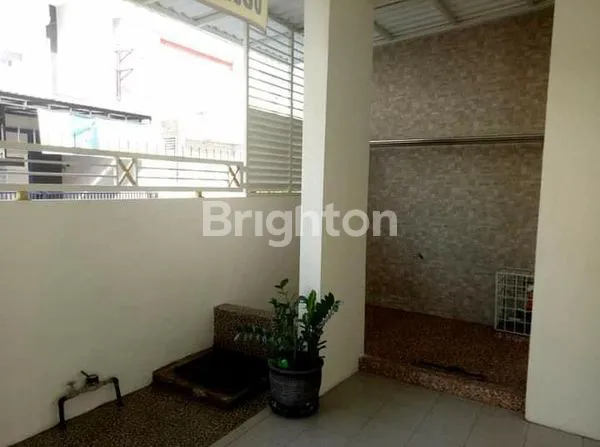 image RUMAH 2 LANTAI BERSIH SIAP HUNI SENTRAL RUNGKUT MEPET UPN MERR (8)