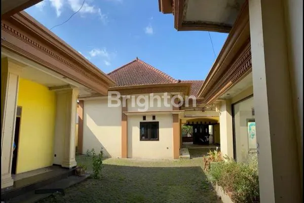 image RUMAH BESAR PINGGIR JALAN UTAMA  (3)