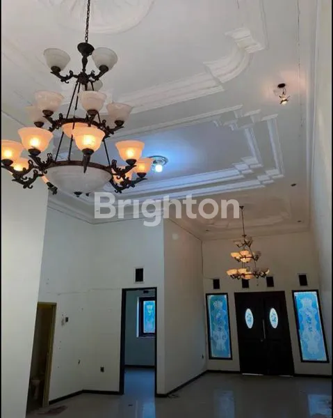 image RUMAH BESAR PINGGIR JALAN UTAMA  (6)