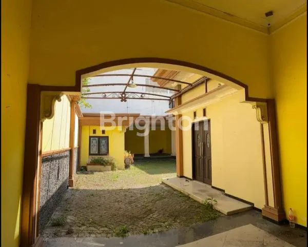 image RUMAH BESAR PINGGIR JALAN UTAMA  (4)