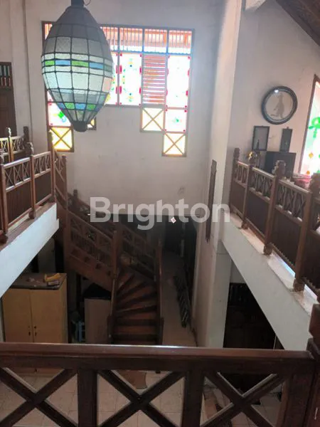 image RUMAH KLASIK DENGAN 2 PINTU DEPAN DAN BELAKANG DI KUTISARI SURABAYA (5)