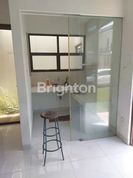 image RUMAH CANTIK DAN NYAMAN 2 LANTAI DI TANGERANG (3)