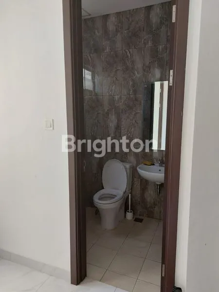 image RUMAH CANTIK DAN NYAMAN 2 LANTAI DI TANGERANG (5)