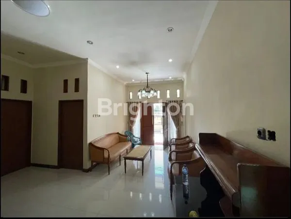 image RUMAH EKSKLUSIF FULL FURNISH DI GRESIK KOTA BARU (6)