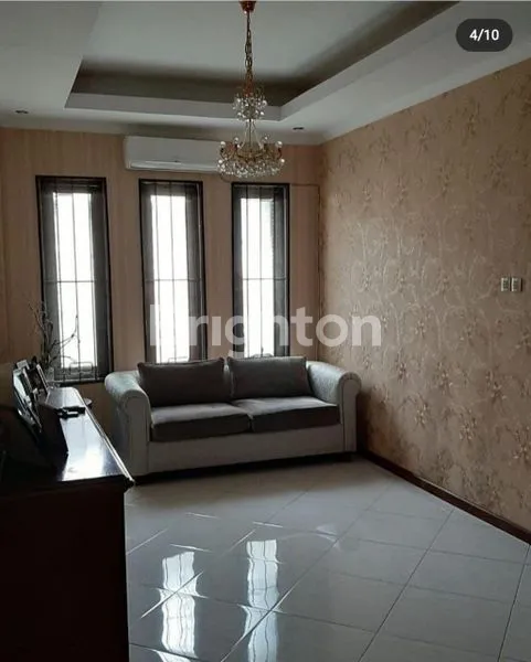 image RUMAH CANTIK DI KAWASAN PONDOK CABE TANGERANG (2)