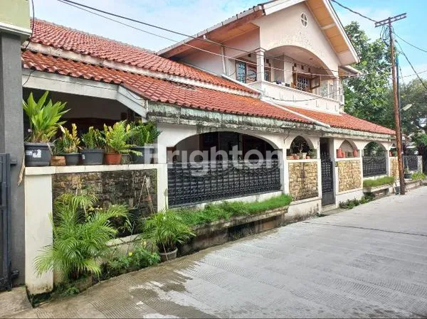 image RUMAH HOOK BEBAS BANJIR TERAWAT RAPI DI KOMPLEKS BINA LINDUNG RAYA JATIWARINGIN, JATICEMPAKA - PONDOK GEDHE (1)