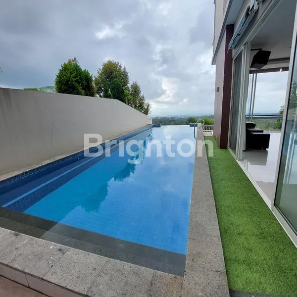 image VILLA MEWAH INFINITY POOL DENGAN INTERIOR FRANCIS DAN FURNITURE CELLINI DI SAGAMORE HILLS TAMAN DAYU (6)