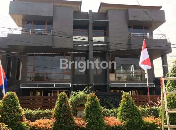 image RUMAH BARU 3 LANTAI SEMI FURNISH DI PEJATEN  (1)