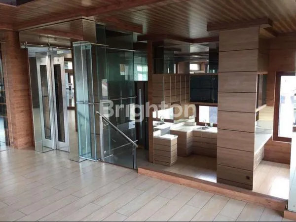 image RUMAH BARU 3 LANTAI SEMI FURNISH DI PEJATEN  (4)