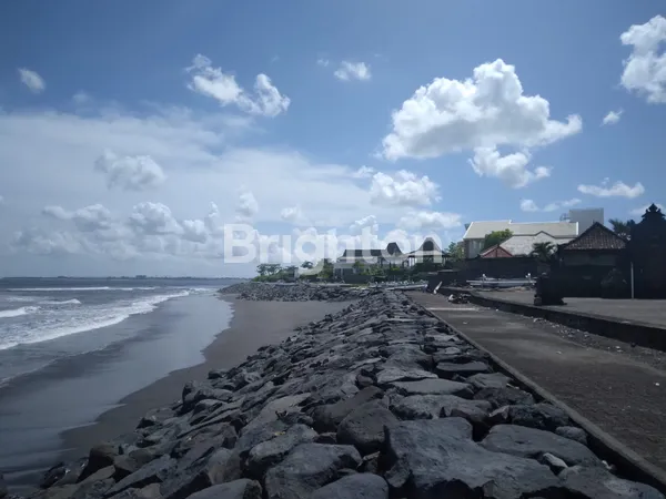 image TANAH INCLUDE BANGUNAN VILLA FASILITAS LENGKAP DEPAN PANTAI COCOK UNTUK INVESTASI (4)