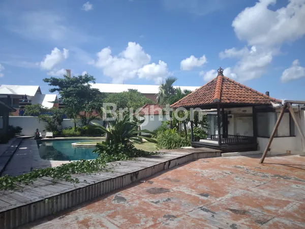 image TANAH INCLUDE BANGUNAN VILLA FASILITAS LENGKAP DEPAN PANTAI COCOK UNTUK INVESTASI (8)