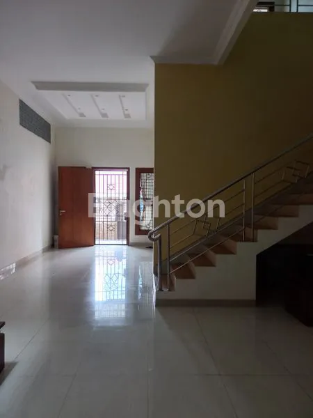 image RUMAH TENGAH KOTA 2 LANTAI DEKAT SEKOLAH LOYOLA KARANGANYAR SEMARANG (5)