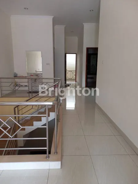 image RUMAH TENGAH KOTA 2 LANTAI DEKAT SEKOLAH LOYOLA KARANGANYAR SEMARANG (3)