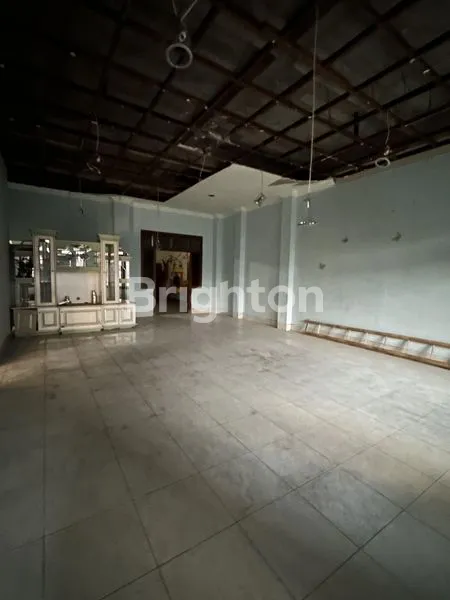 image RUMAH DI PUSAT SOLO BARU UTAMA JUAL MURAH BANGUNAN HITUNG TANAH DIJUAL DIBAWAH HARGA PASARAN (2)