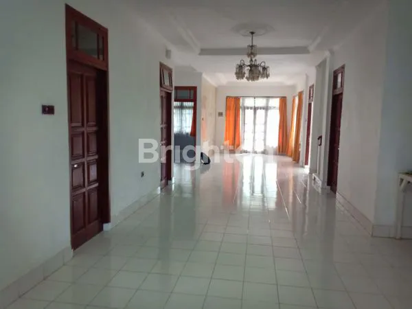 image RUMAH BESAR 2 LANTAI (2)