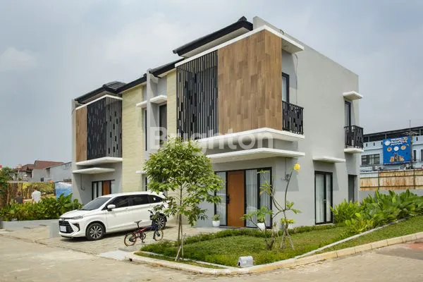 image RUMAH MODERN 2 LT,BARU,NYAMAN DAN BERORIENTASI  LINGKUNGAN HIJAU DI KOTA CIBINONG (1)