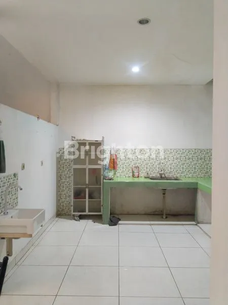 image RUMAH 2½ LANTAI ROW 2 MOBIL SEMI FURNISHED BEBAS BANJIR DI TANJUNG DUREN (5)