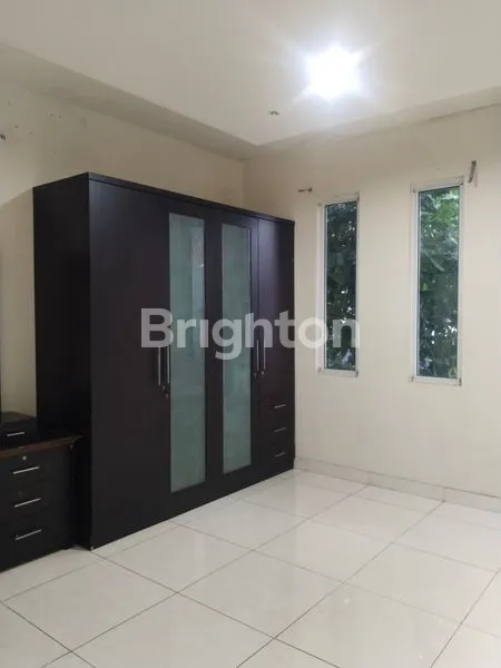 image RUMAH 2½ LANTAI ROW 2 MOBIL SEMI FURNISHED BEBAS BANJIR DI TANJUNG DUREN (3)