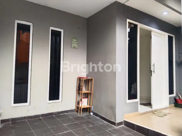 image RUMAH 2½ LANTAI ROW 2 MOBIL SEMI FURNISHED BEBAS BANJIR DI TANJUNG DUREN (6)