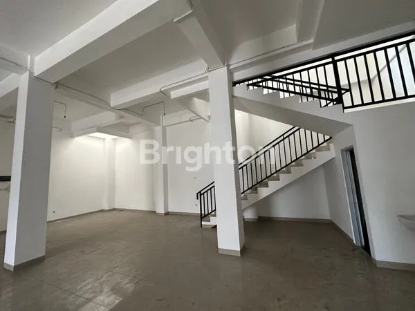 image RUKO HOOK PEREMPATAN PROTOKOL JAMSAREN ROW JALAN 4 MOBIL (3)