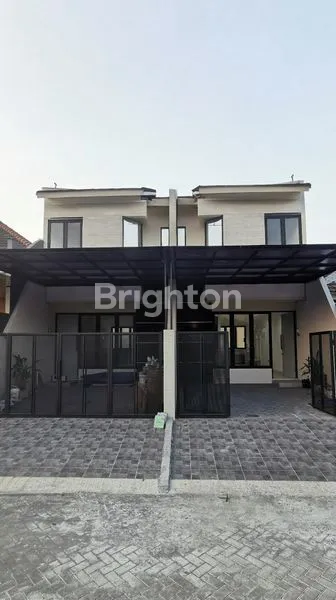 image RUMAH NEW GRESS MINIMALIS MODERN NOL JALAN MERR DI PONDOK CANDRA SEBELAH CLUB HOUSE, DEKAT PINTU TOL, PURIMAS, RUNGKUT ASRI, NIRWANA, PANDUGO, MEDOKAN, WIGUNA, BARUK, NGINDEN (1)