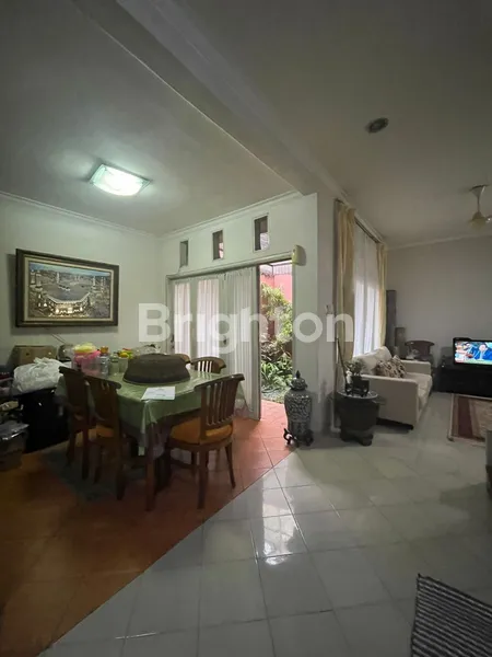 image RUMAH HOOK LOKASI STRATEGIS DEKAT PINTU TOLL SERIUS CEPAT NUSALOKA BSD (7)