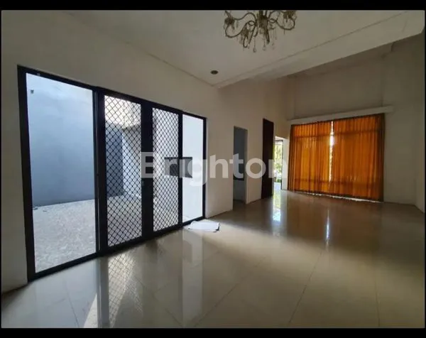 image RUMAH ROYAL RESIDENCE CLUSTER WINDSOR WIYUNG SURABAYA BARAT DEKAT PAKUWON MALL CITRALAND  (4)