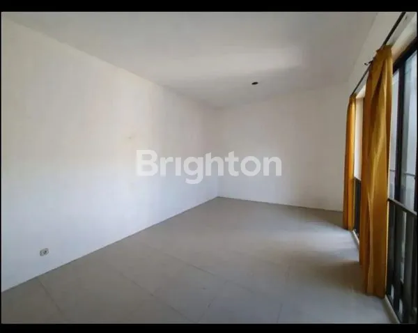 image RUMAH ROYAL RESIDENCE CLUSTER WINDSOR WIYUNG SURABAYA BARAT DEKAT PAKUWON MALL CITRALAND  (5)