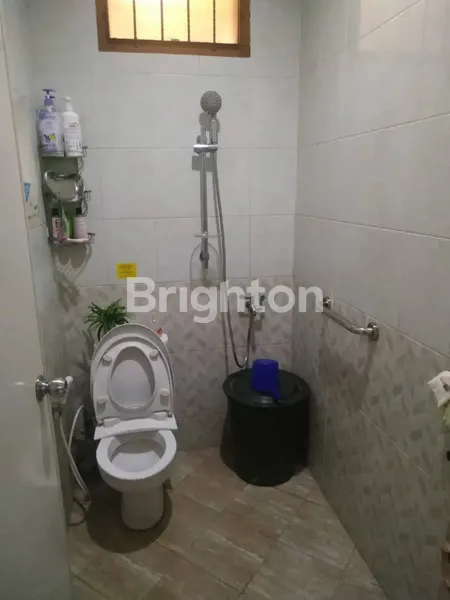 image RUMAH SIDOSERMO 2 LANTAI STRATEGIS DEKAT KE TENGAH KOTA  (8)