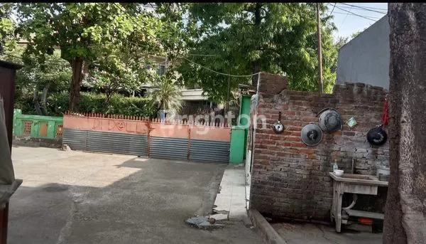 image RUMAH BEKAS KANTORAN YANG LUAS HITUNG TANAH DI JALAN JUWONO DEKAT DARMO (1)