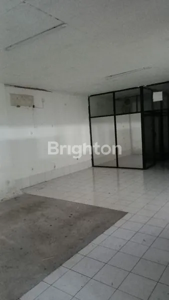 image BANGUNAN STRATEGIS BISA UNTUK SHOWROOM, KANTOR BANK ATAU RUMAH MAKAN (3)