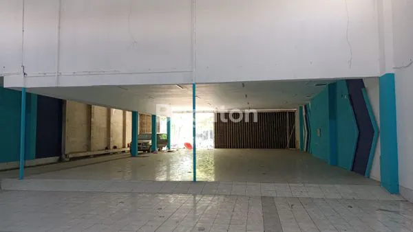 image BANGUNAN STRATEGIS BISA UNTUK SHOWROOM, KANTOR BANK ATAU RUMAH MAKAN (4)