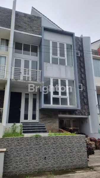 image HUNIAN MEWAH  STRATEGIS AREA KAWASAN KOTA DESAIN SPLIT LEVEL (1)