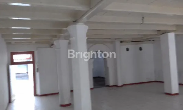 image RUANG USAHA SIAP PAKAI!! LEBAR DEPAN 14M LOKASI TENGAH KOTA SOLO! HANYA 10M KE JALAN WIDURAN SOLO!! ROW JALAN 4 MOBIL PAPASAN (3)