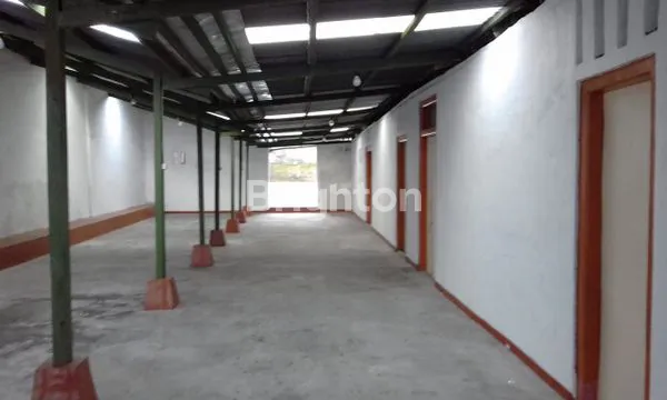 image RUANG USAHA SIAP PAKAI!! LEBAR DEPAN 14M LOKASI TENGAH KOTA SOLO! HANYA 10M KE JALAN WIDURAN SOLO!! ROW JALAN 4 MOBIL PAPASAN (4)