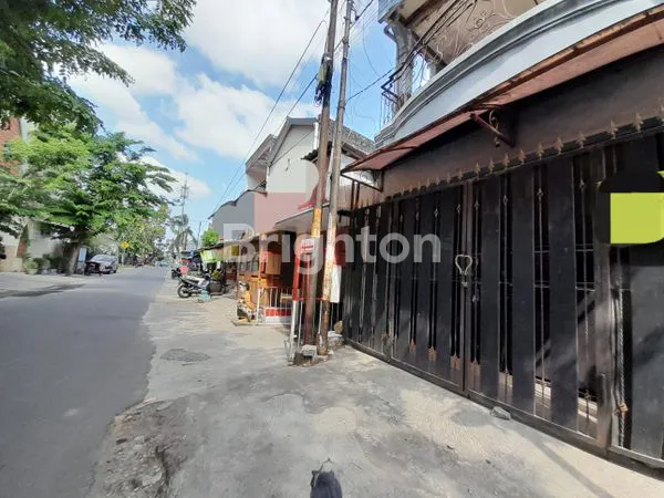 image SEMANGGI, PASAR KLIWON, SURAKARTA, HARGA NEGO HINGGA DEAL, ADA RUMAH HOOK DI TEMPAT  STRATEGIS DAN RAMAI, COCOK UNTUK TEMPAT USAHA MAUPUN  TEMPAT TINGGAL (2)