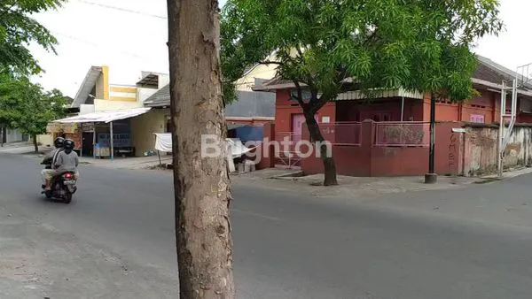 RUMAH TINGGAL ADA GUDANG TEMPAT USAHAKONDISI MASIH TERAWAT LOKASI PASAR KLIWON - SOLO