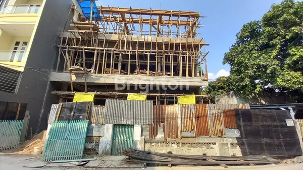 image RUMAH BARU JELAMBAR JAKARTA BARAT 3,5 LANTAI BEBAS BANJIR (1)