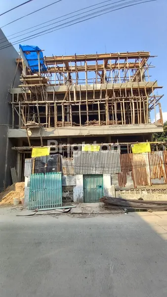 image RUMAH BARU JELAMBAR JAKARTA BARAT 3,5 LANTAI BEBAS BANJIR (2)