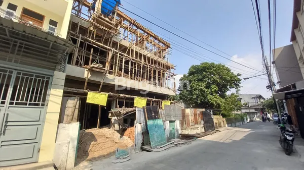 image RUMAH BARU JELAMBAR JAKARTA BARAT 3,5 LANTAI BEBAS BANJIR (5)