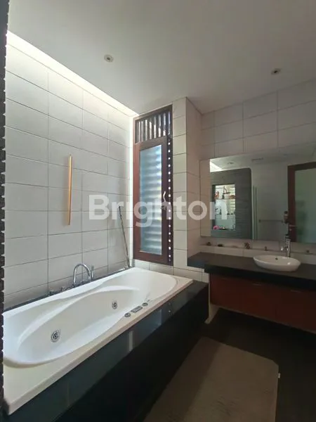 image RUMAH CANTIK MEWAH SUASANA ASRI 3 LANTAI DI BATUNUNGGAL BANDUNG (8)