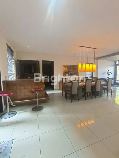 image RUMAH CANTIK MEWAH SUASANA ASRI 3 LANTAI DI BATUNUNGGAL BANDUNG (2)