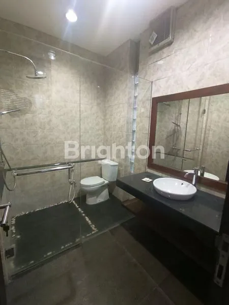 image RUMAH CANTIK MEWAH SUASANA ASRI 3 LANTAI DI BATUNUNGGAL BANDUNG (5)