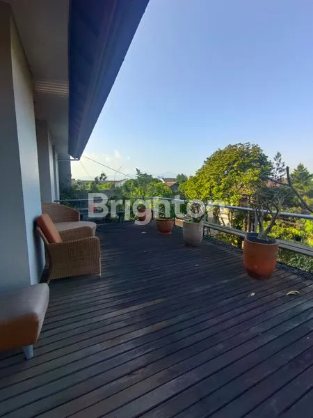 image RUMAH CANTIK MEWAH SUASANA ASRI 3 LANTAI DI BATUNUNGGAL BANDUNG (3)