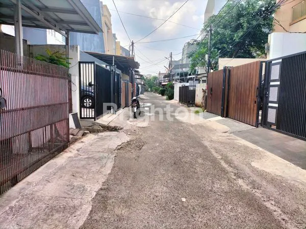 image RUMAH 2 LANTAI DI GADING INDAH - JAKARTA UTARA (3)