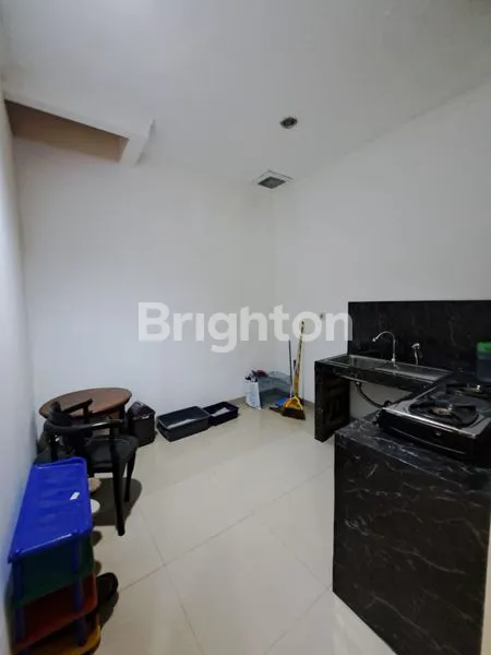 image RUMAH CANTIK 3 LANTAI KOMPLEK BCS KELAPA GADING LINGKUNGAN AMAN DAN TENANG DAN NYAMAN (2)