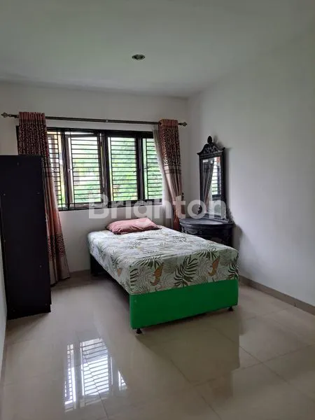image RUMAH CANTIK 3 LANTAI KOMPLEK BCS KELAPA GADING LINGKUNGAN AMAN DAN TENANG DAN NYAMAN (3)